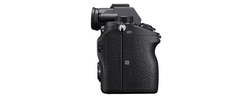 SONY fotoaparat ILCE7M3KB.CEC Alpha 7 III + objektiv z zoomom 28-70mm