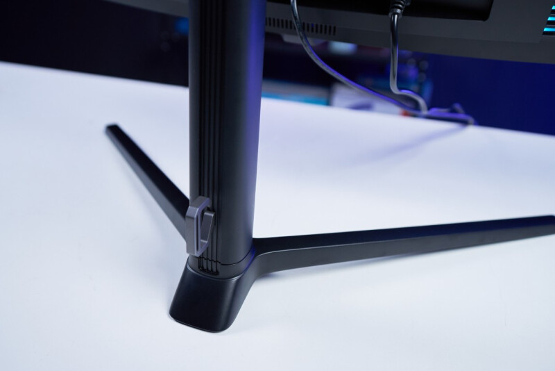 TITAN ARMY monitor QD OLED G49E9R